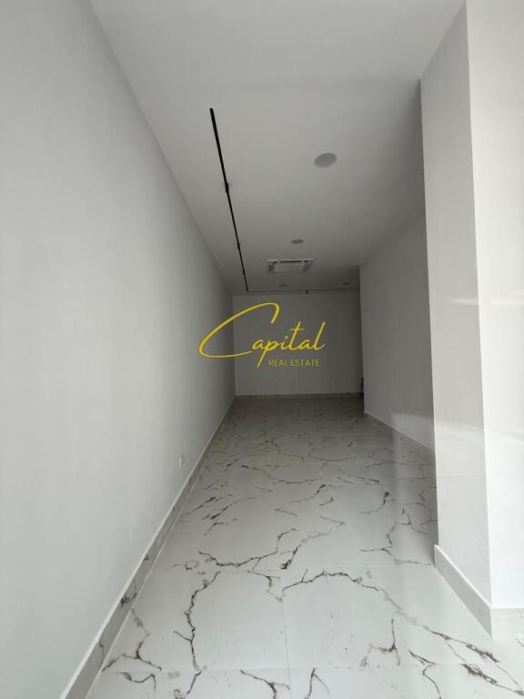 AMBIENTE COMMERCIALE IN AFFITTO 40 M2 CENTRO 900 EURO