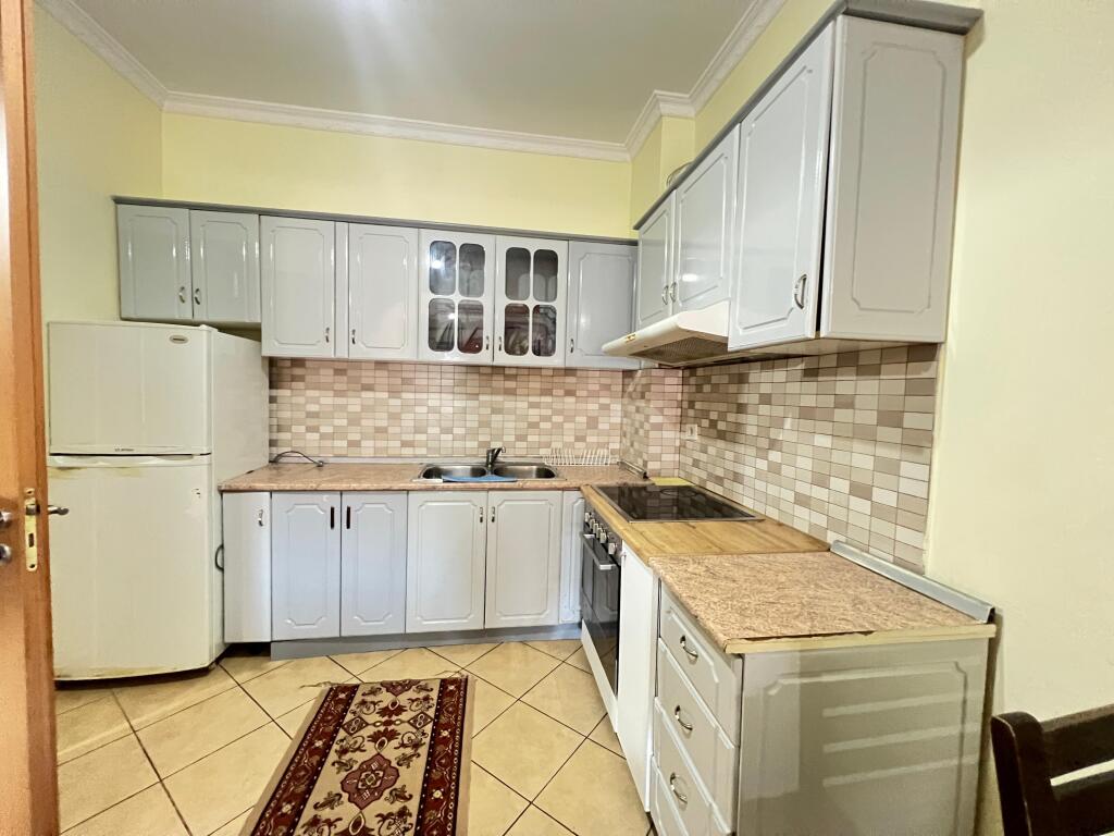 🏡 Apartament 1+1 me Qira – Rruga Dush Strati, Vlorë