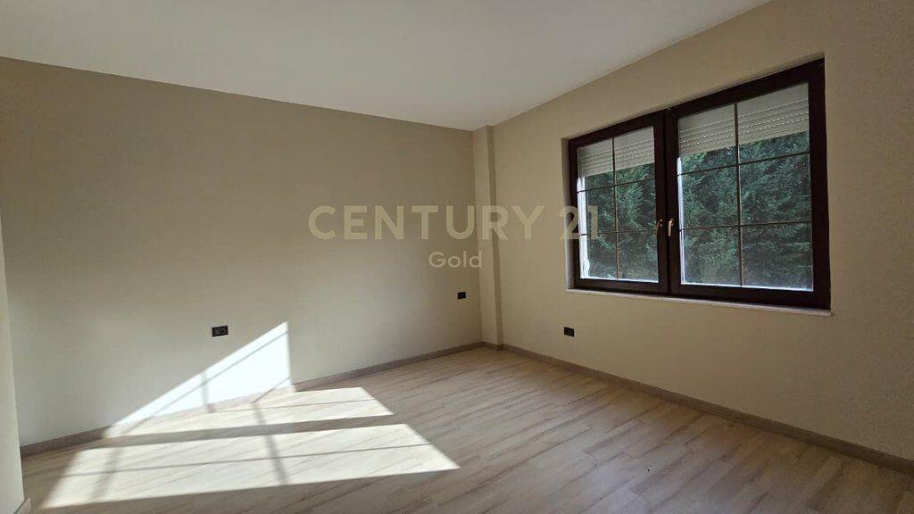 JEPET ME QERA VILE TEK AKACIA HILLS