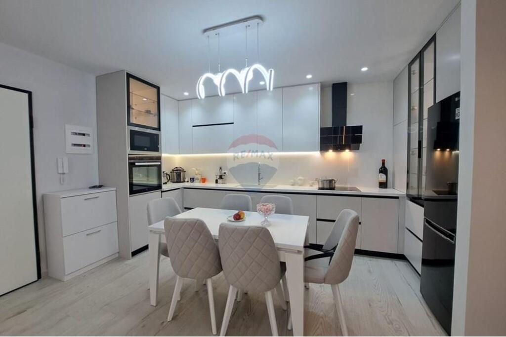 🏡 Appartamento di Lusso in Vendita – Lungomare, Vlorë