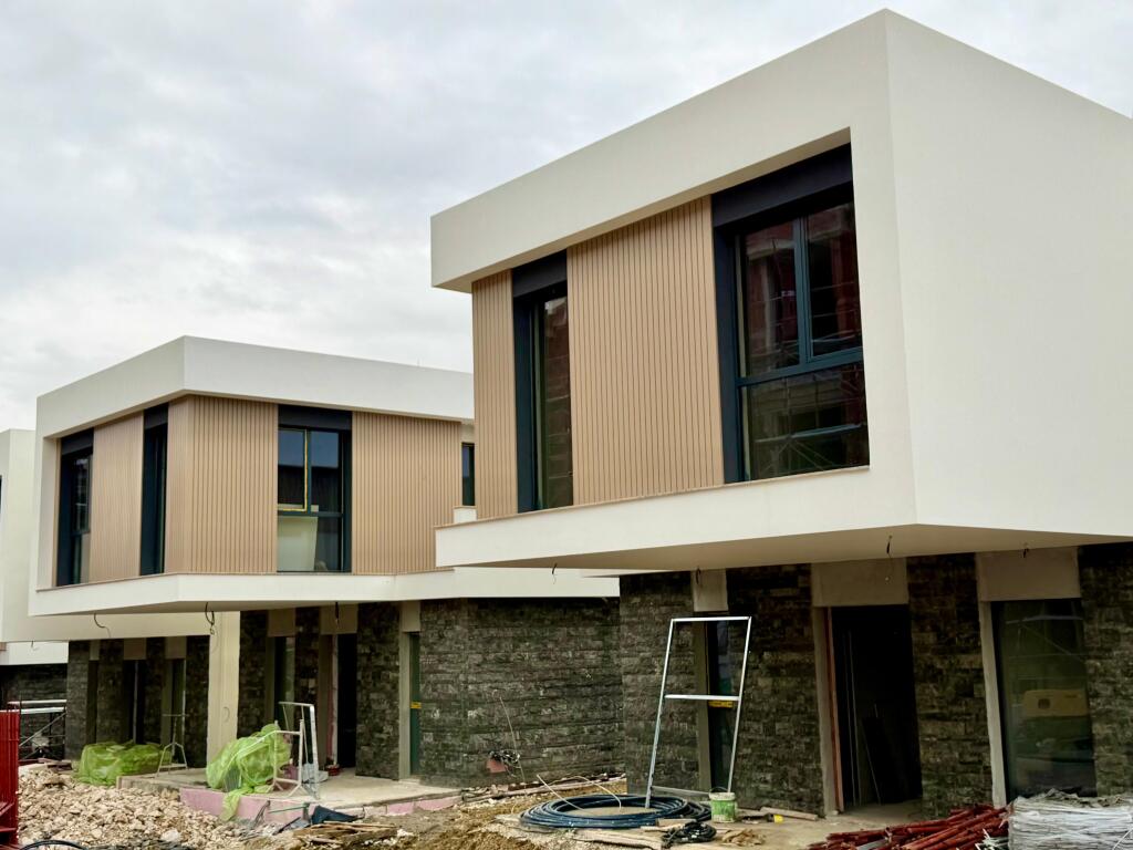 Shitet apartament 1+1 ne Farke