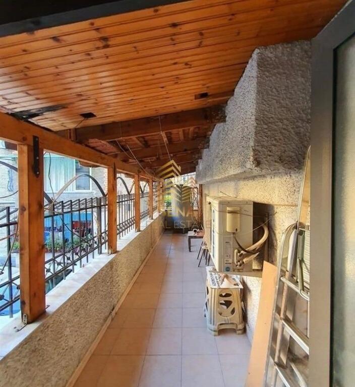 Shitet, Apartament 2+1+Verand+Depo, Xhamia e Tabakeve, 140,000 Euro