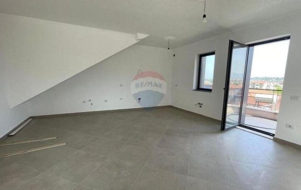 Vilë - Për Shitje - Kombinat, Tiranë(ID: 530361014-46)