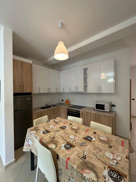 SHITET APARTAMENT 1+1 NE GOLEM 50 METRA NGA DETI!!