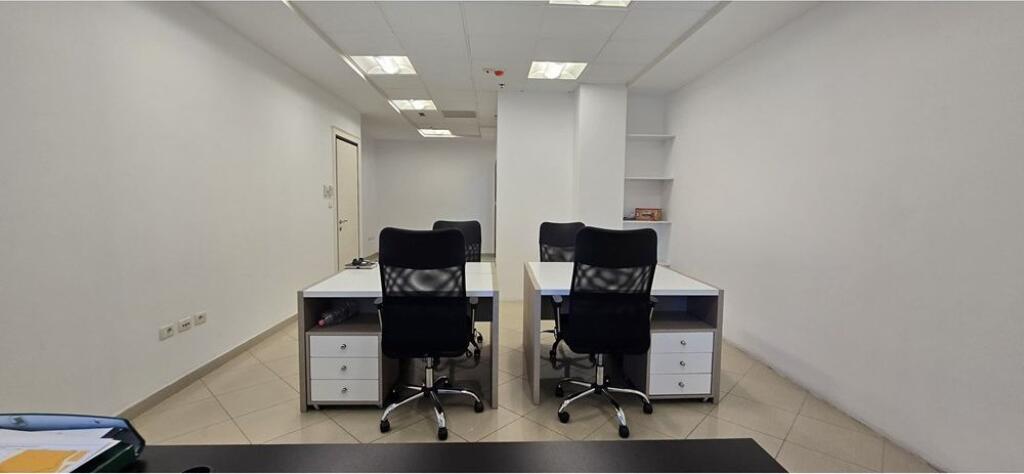 Jepet me qira ambient per zyra, Qender