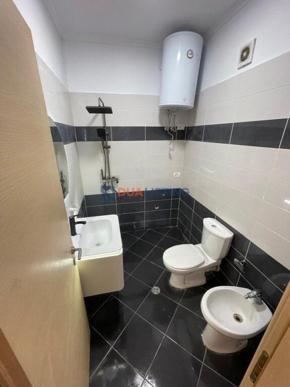 Shitet apartament 2+1 në Astir, pranë Hotel Roland !