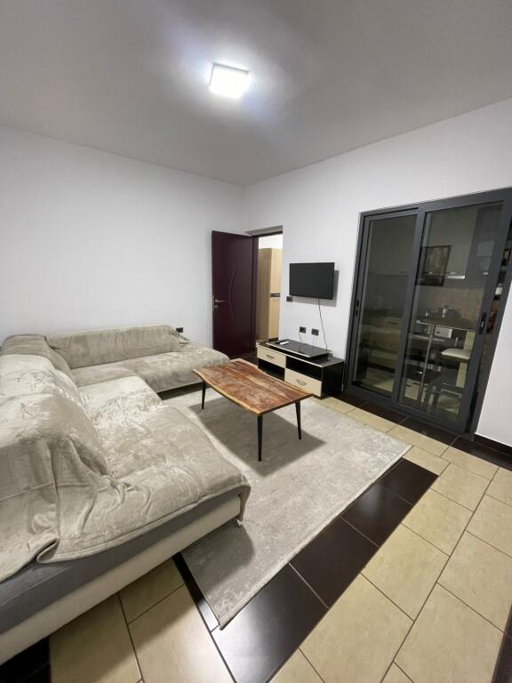 APARTAMENT ME QERA 1+1 RRUGA E DURRESIT 600 EURO