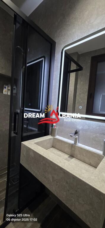 Jepet me qera Duplex dhe 2 post parkimi ne rrugen e Barrikadave prane Qendres ne Tirane (ID 42211370)