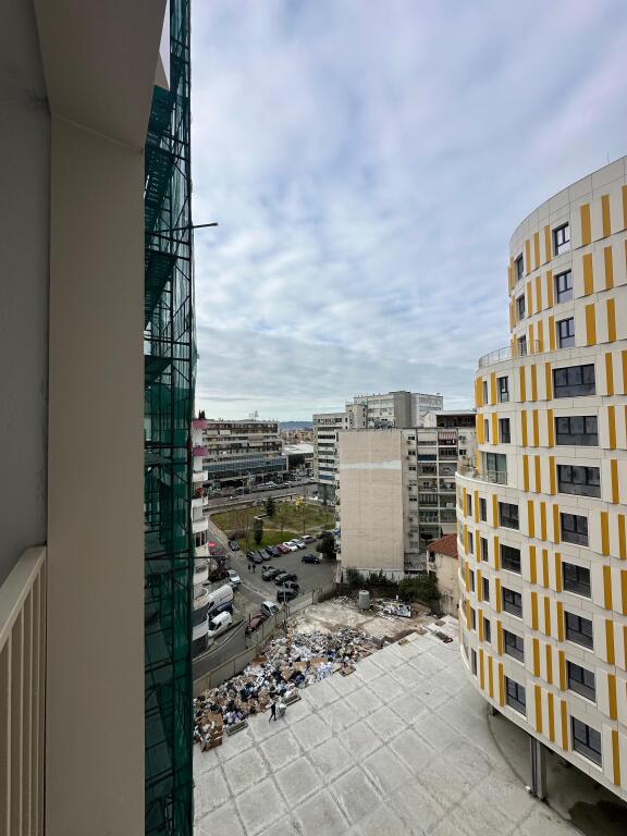 JEPET APARTAMENT 1+1 ME QIRA ZOGU I ZI