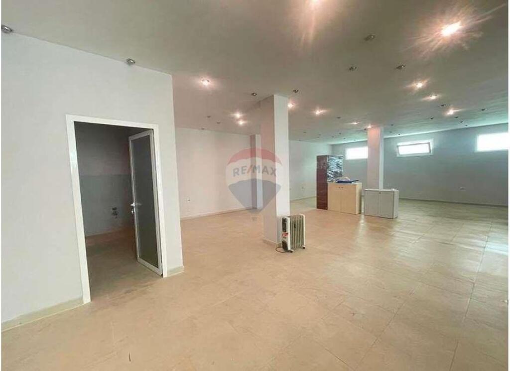 ZYRE PER QIRA NE NJE GODINE BISNESI NE ASTIR