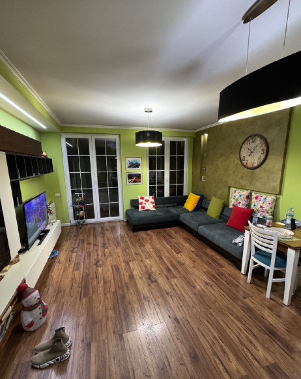 🏠 Shitet apartament 2+1 – Pranë Stadiumit Dinamo