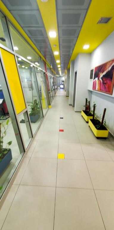 ZYRE ME QERA 916 M2 RRUGA E KAVAJES 18.000 EURO