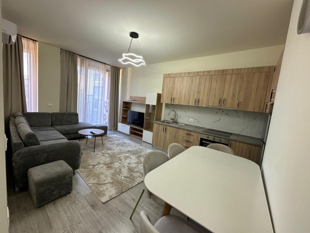 Shitet apartment 1+1+post parkimi  ne zonen e Pazarit te ri!
