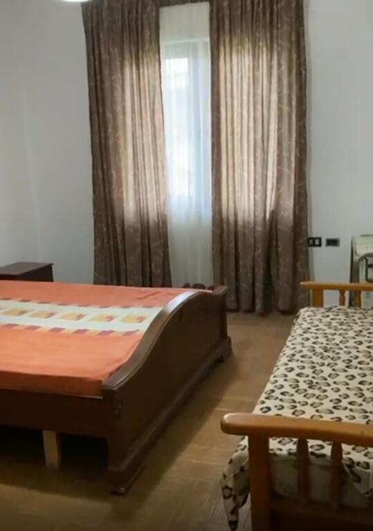 Gazoniere me qera perballe delijorgjit