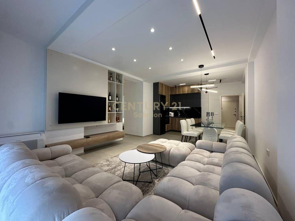 JAPIM SUPER APARTAMENT ME QIRA 2+1 NE UNAZE TE RE