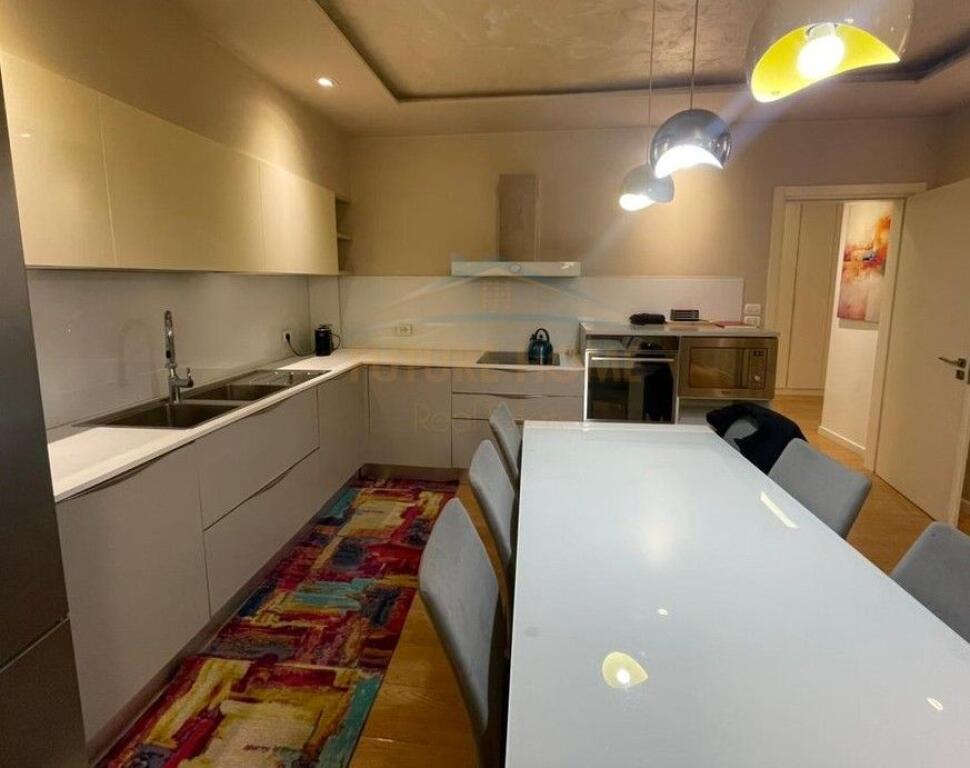 Qera, Apartament 2+1+2, Kristal Center, Komuna e Parisit, Tirane