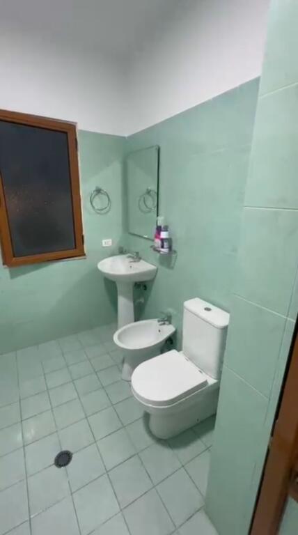 Jepet me qera apartament 2+1 ne Misto Mame