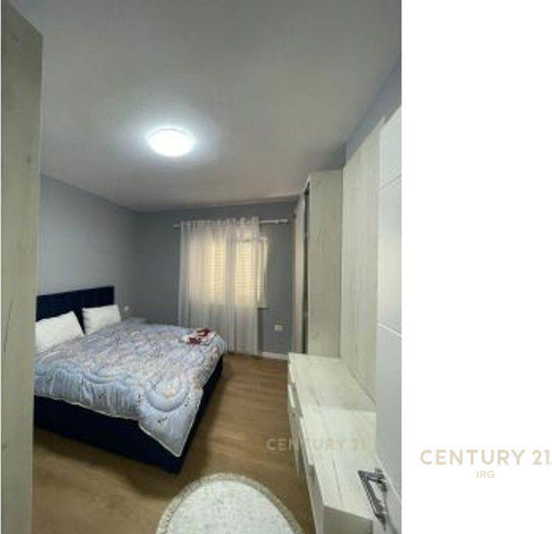 APARTAMENT 1+1 ME QIRA (VETËM PËR TË HUAJT) NË KAFE FLORA