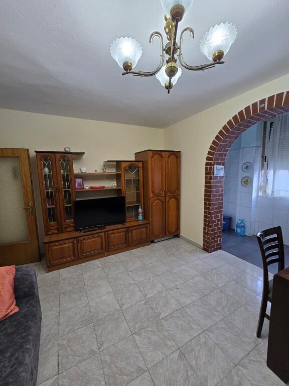 APARTAMENT 2+1 PER QERA TEK PAZARI I RI