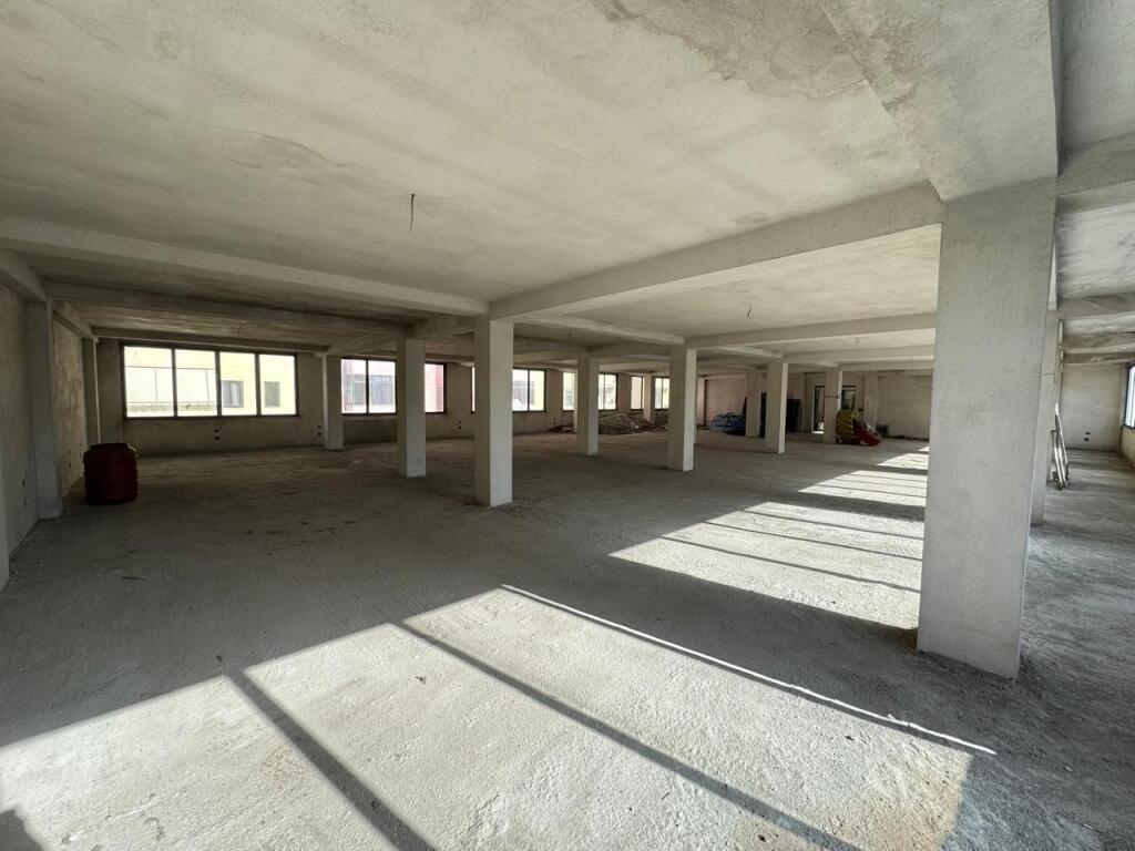 AMBIENT BIZNESI ME QERA 450 M2 SELITE 1.500 EURO