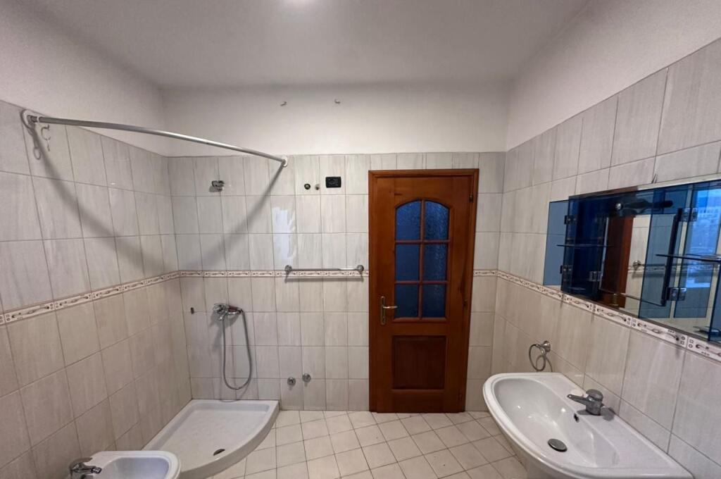 Jepet me qera Apartamenti 1+1 , Zogu i Zi prapa karburantit Er Petrol 450 Mije leke