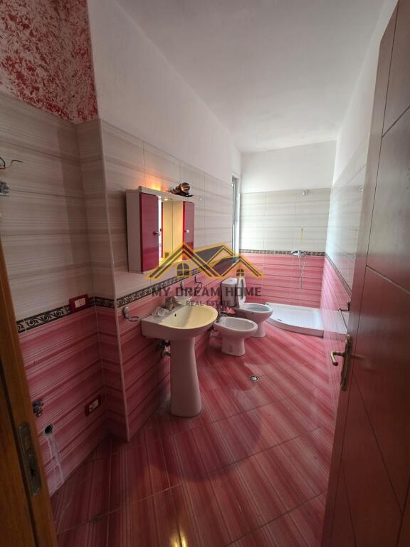APARTAMENT 2+1+2 PRANE QENDRES PER SHITJE !