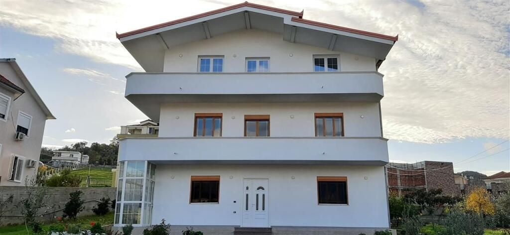 VILE PRIVATE ME QERA 3 KATESHE TEG 2000 EURO