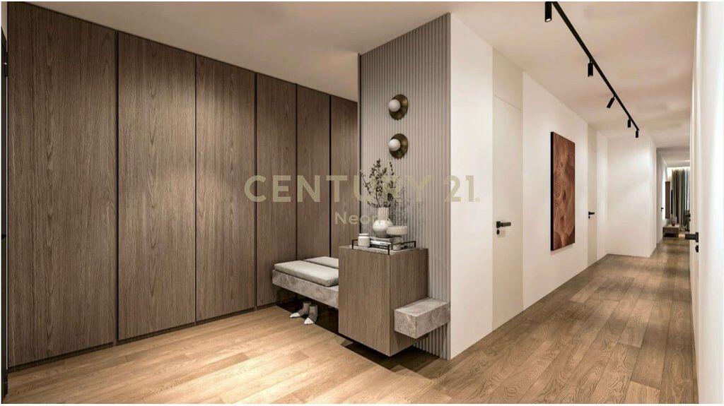 Appartamento 3+1+2 con Cortile Privato in Vendita – Lago Secco