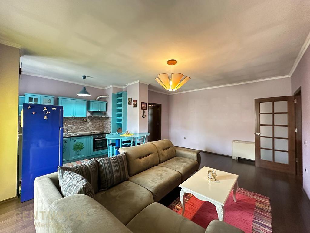 Shes apartament 2+1 me garderob-Yzberish!