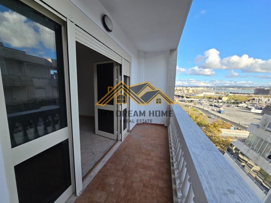 Apartament 2+1+2 në shitje te Rruga e re e Portit!