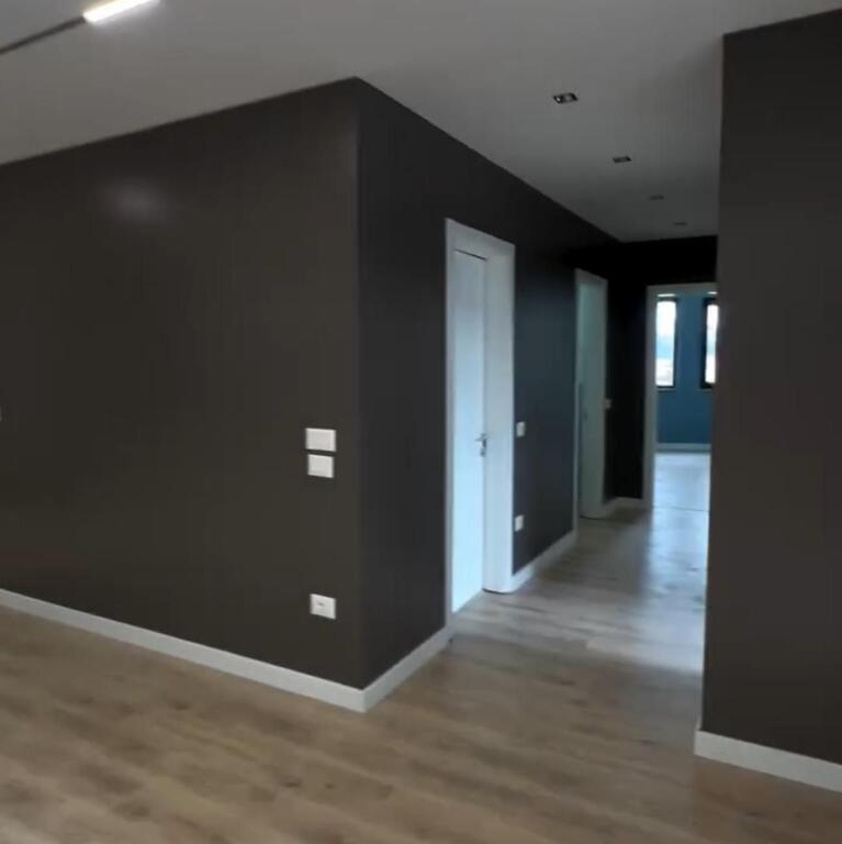 Shitet Apartament 3+1 ne Astir prane unazes