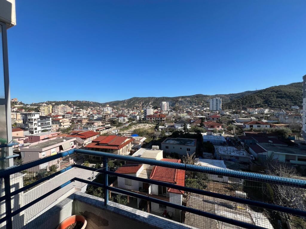 🏡 Apartament 1+1 me Qira – Rruga Dush Strati, Vlorë