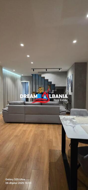 Jepet me qera Duplex dhe 2 post parkimi ne rrugen e Barrikadave prane Qendres ne Tirane (ID 42211370)