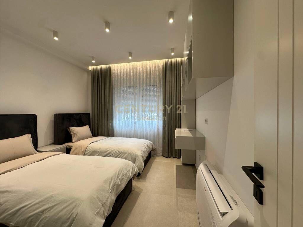 JAPIM SUPER APARTAMENT ME QIRA 2+1 NE UNAZE TE RE