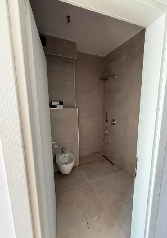 🏢 Zyrë 2+1 me qira – Bulevardi i Ri, Jordan Misja