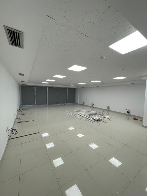 Office for rent 396 meters at Libri Universitar!