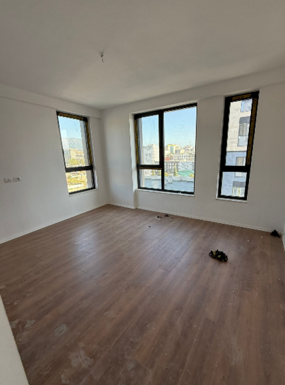 🏢 Zyrë 2+1 me qira – Bulevardi i Ri, Jordan Misja