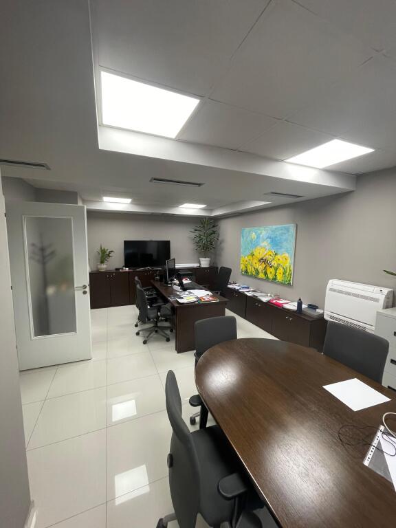 Office for rent 396 meters at Libri Universitar!