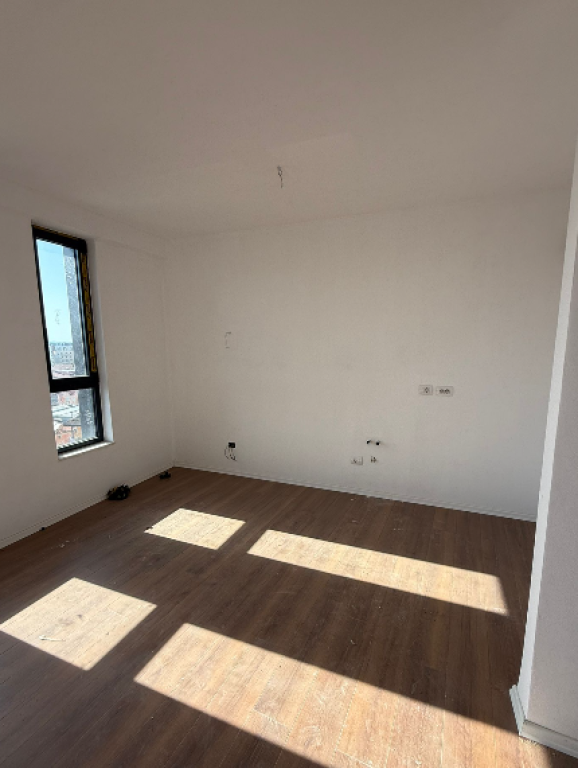 🏢 Zyrë 2+1 me qira – Bulevardi i Ri, Jordan Misja