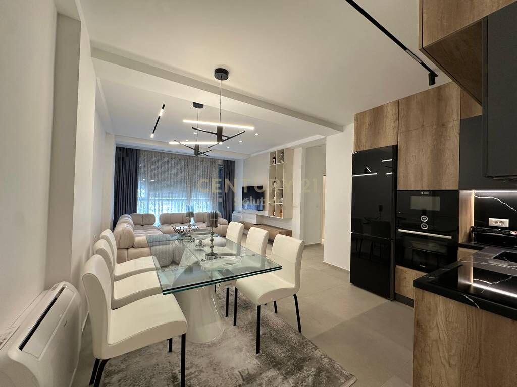 JAPIM SUPER APARTAMENT ME QIRA 2+1 NE UNAZE TE RE