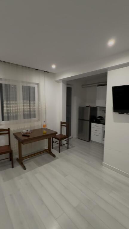 hyrje me qera afer spitalit