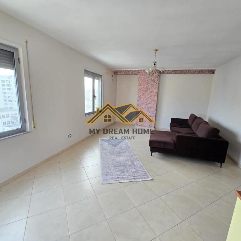 APARTAMENT 2+1+2 PRANE QENDRES PER SHITJE !