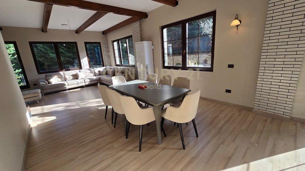 JEPET ME QERA VILE TEK AKACIA HILLS