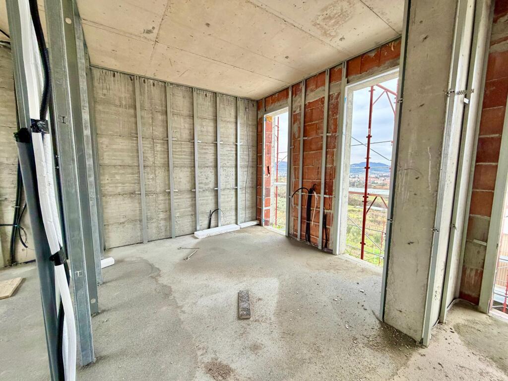 Shitet apartament 1+1 ne Farke