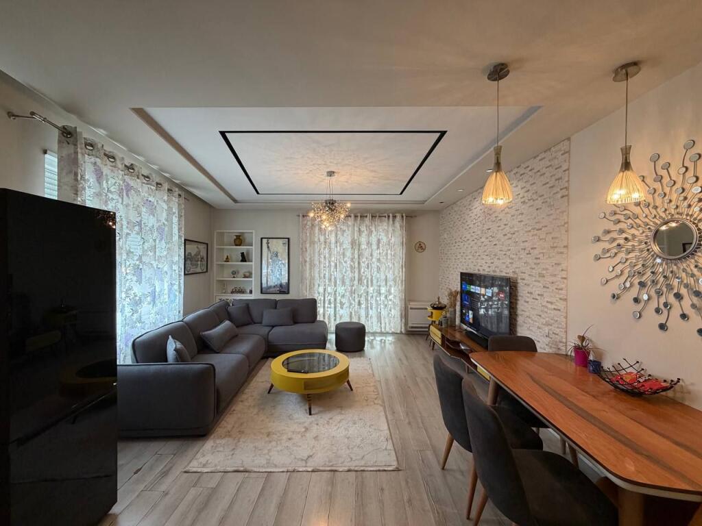 Appartamento 2+1 in affitto presso il Comune di Parigi.