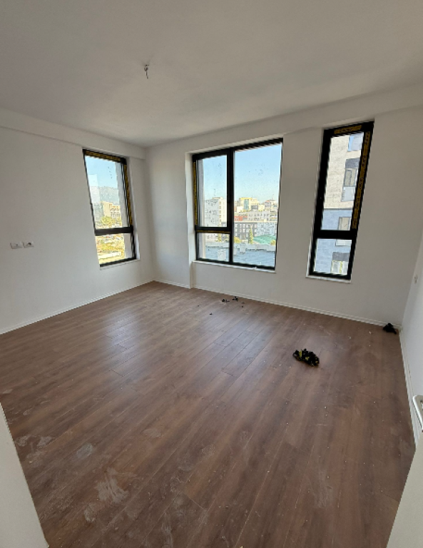 🏢 Zyrë 2+1 me qira – Bulevardi i Ri, Jordan Misja