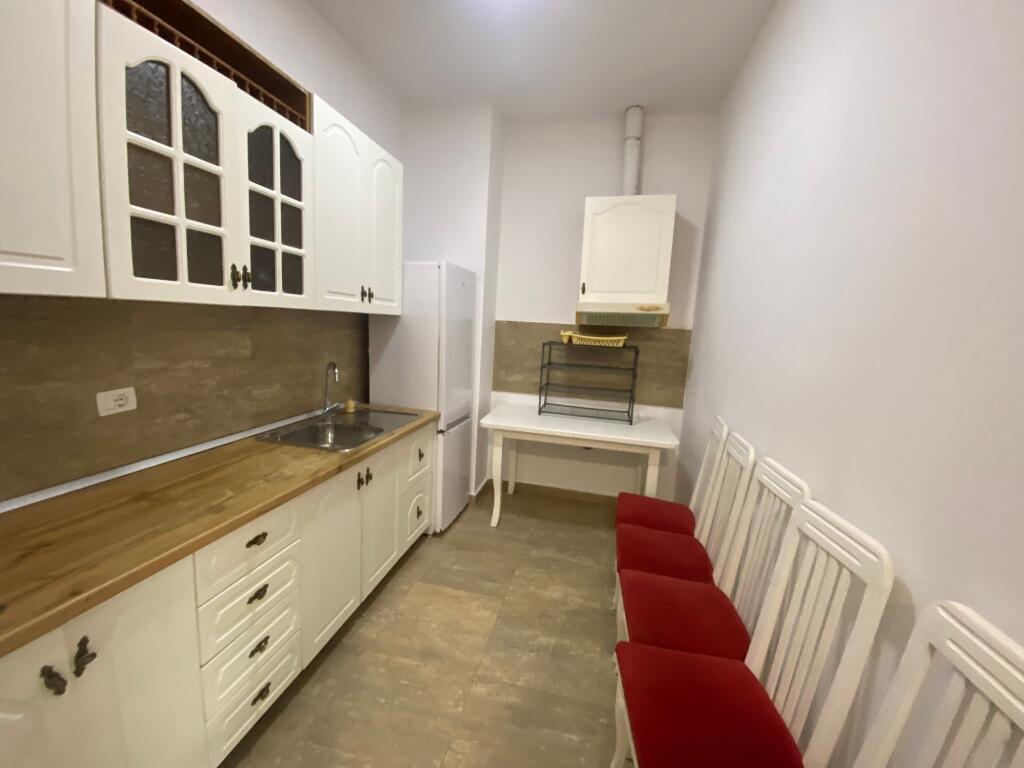 2+1 con veranda, via Peti, lago secco, 550 euro