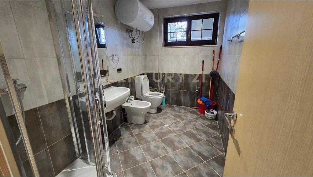 JEPET ME QERA VILE TEK AKACIA HILLS