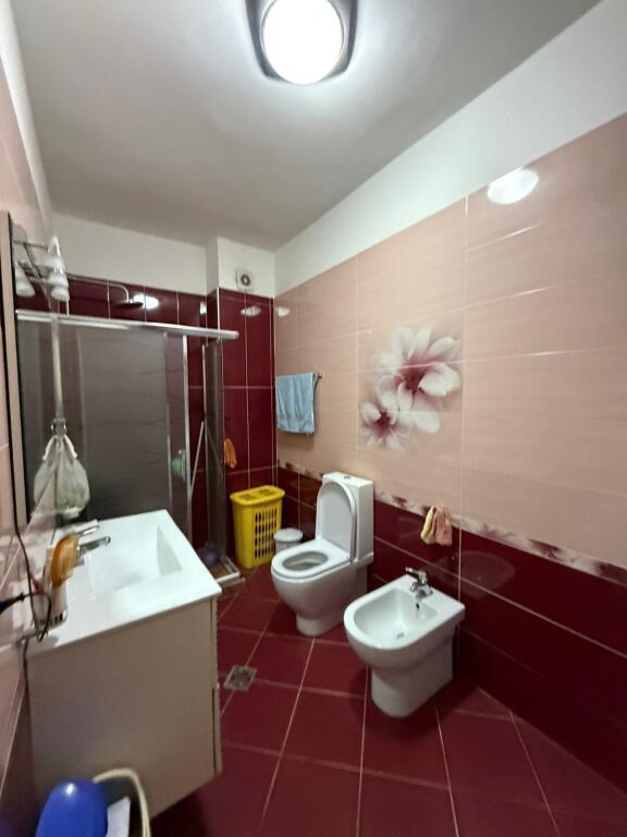 Shitet apartament 2+1 në Unazën e Re Astir