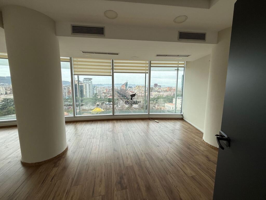 ZYRE ME QERA 139 M2 ETC 4.170 EURO